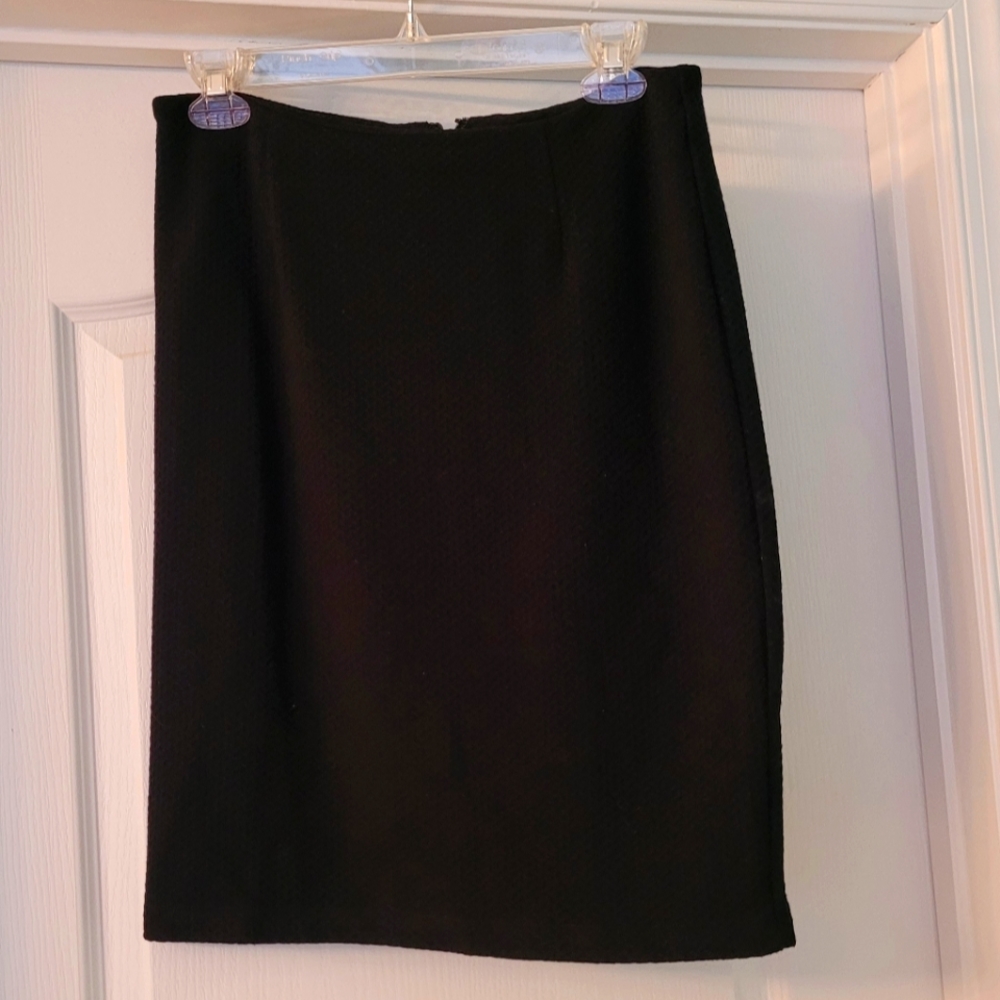 Black pencil skirt Merona size M soft texture